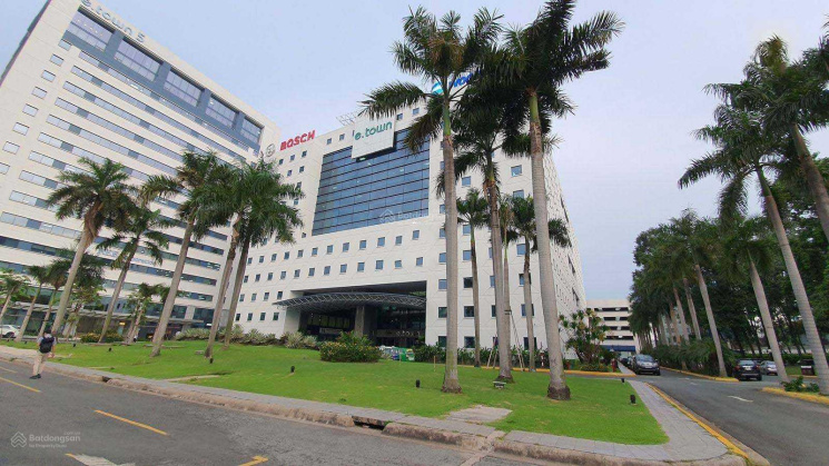 E Town: Đánh giá tòa nhà văn phòng hàng đầu tại TPHCM